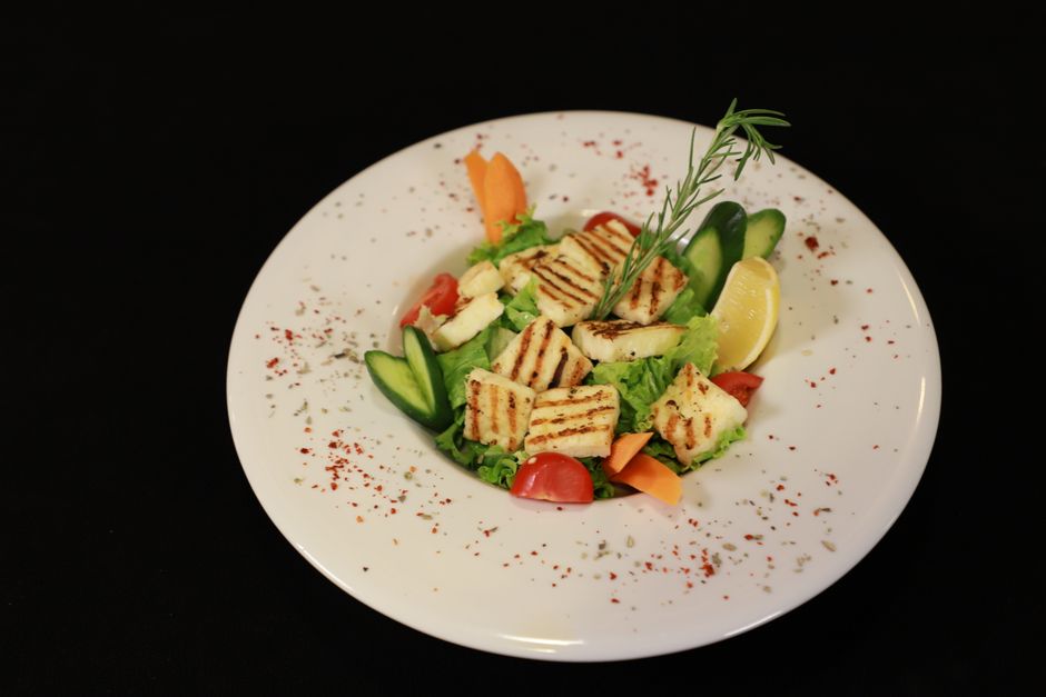 Grilled Halloumi Salad Grilled Halloumi Salad — photo du plat