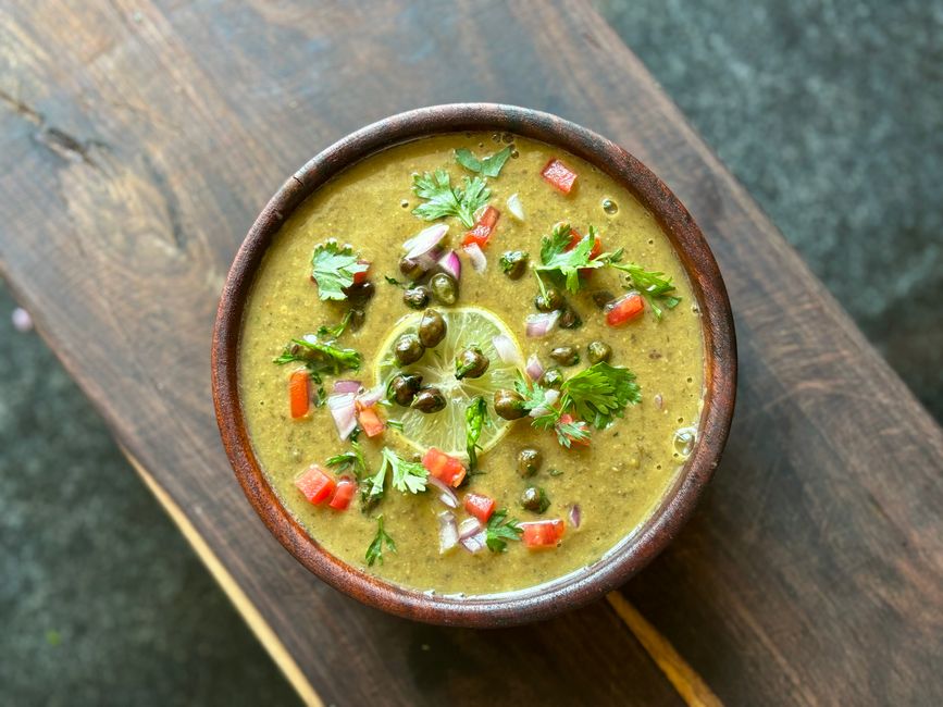 Soupe de lentilles vertes aux légumes Soupe de lentilles vertes aux légumes — photo du plat
