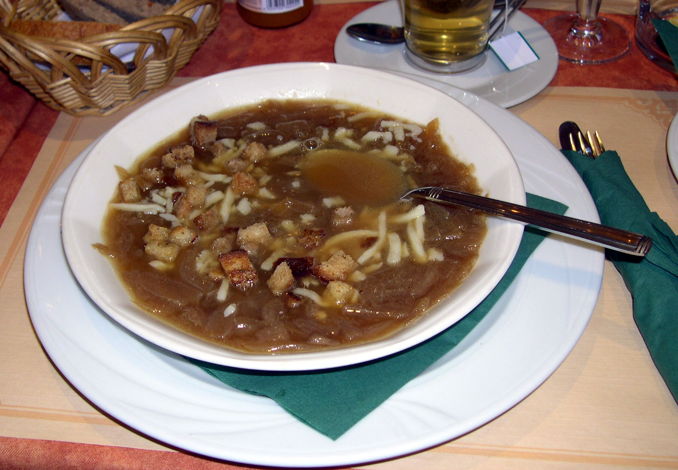 Soupe à l'oignon gratinée